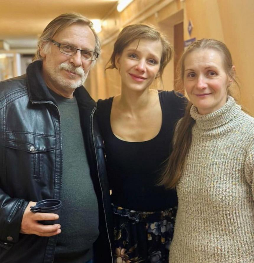 «Стресс»: после сообщения Авербуха о разводе Арзамасова появилась на публике в слезах