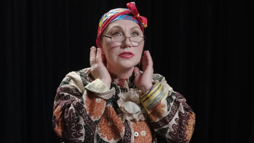 © Скрин видео, YouTube-канал «@plyoushki»