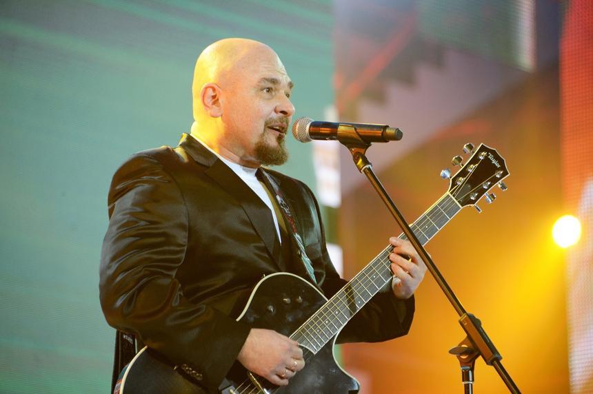 Операция на ноге и неизвестная болезнь: Трофим начал концерт в Ставрополе с извинений