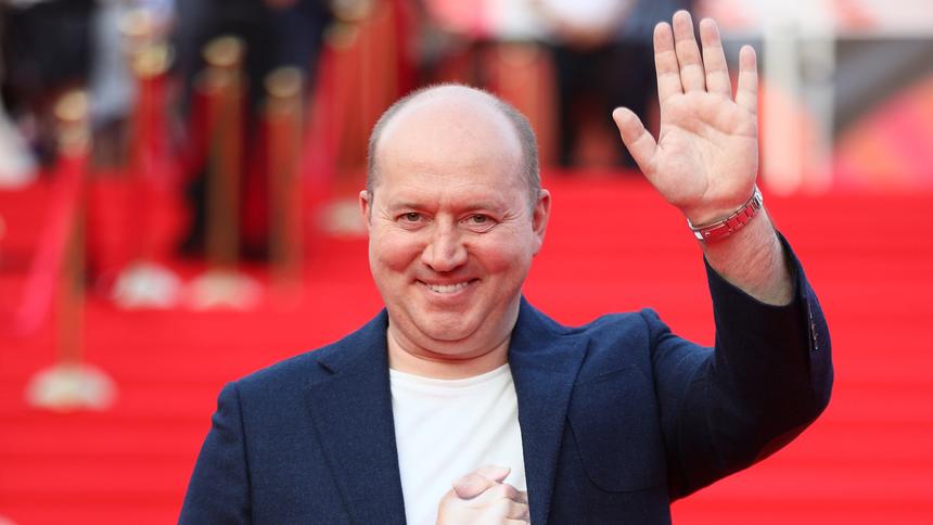 «Работается непросто»: известный режиссер раскрыл неприятную правду о Сергее Бурунове