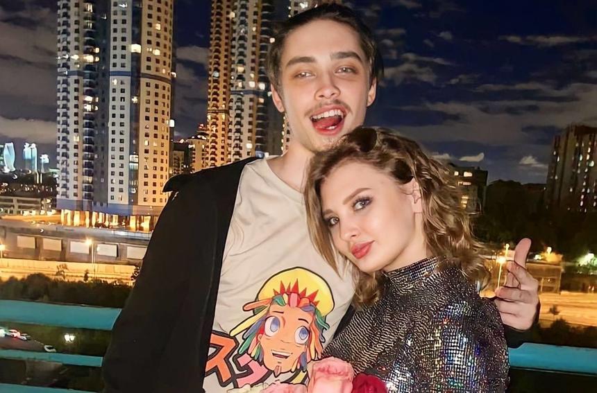 «Думаю о трех»: невестка-стриптизерша Королевой объявила о скорой свадьбе и пополнении в семье