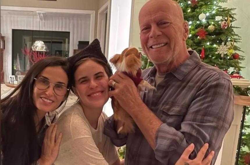 Деми Мур переехала к тяжелобольному Брюсу Уиллису и его жене: семья готовится к худшему