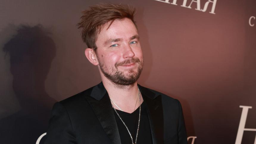 Поклонники переживают за состояние здоровья Александра Петрова из-за сильно отекшего лица