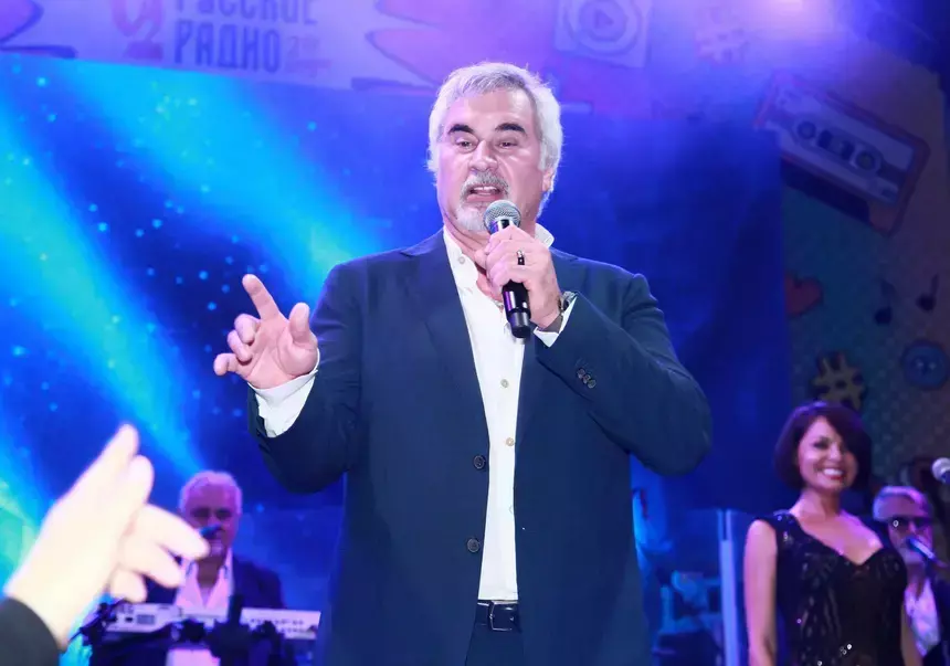 Валерий Меладзе променял жену Альбину Джанабаеву на сексуальную брюнетку