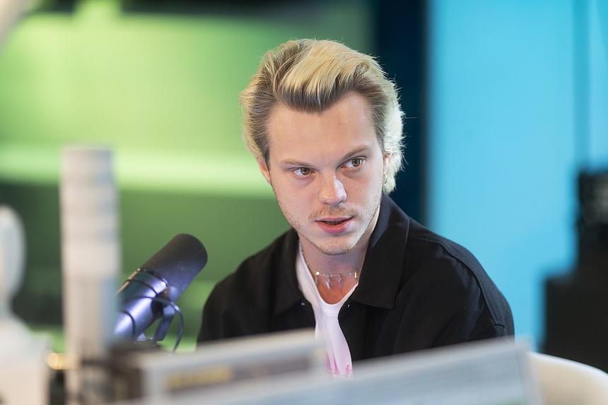 Звезда сериала «Король и Шут» Константин Плотников рассказал о работе дворником и негативе