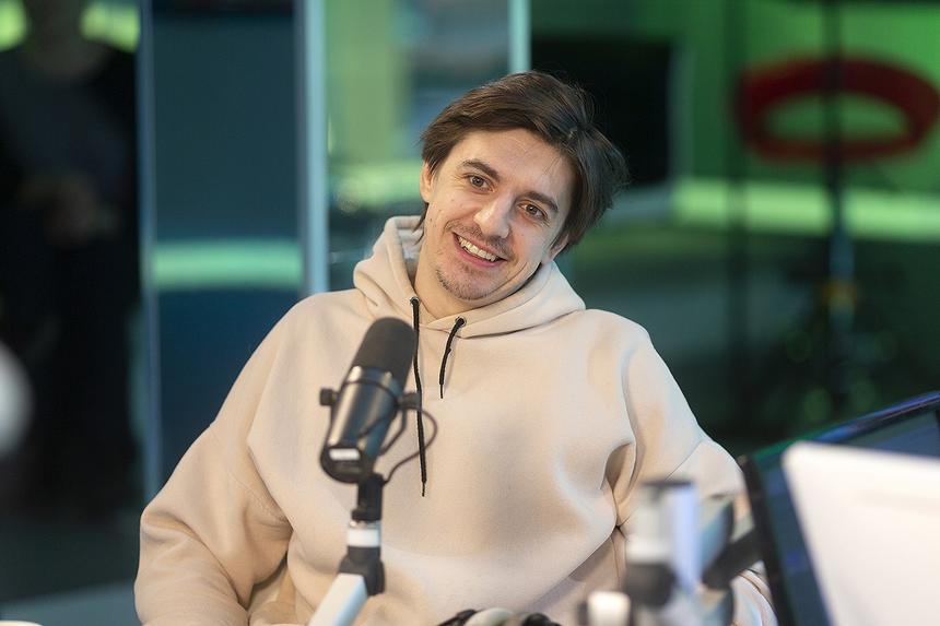 Звезда сериала «Король и Шут» Константин Плотников рассказал о работе дворником и негативе