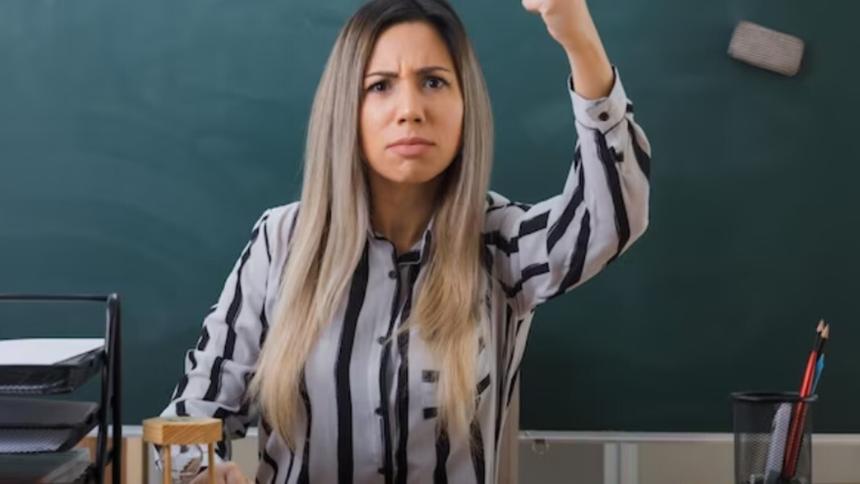 Учительница, ударившая по лицу шестиклассника, подала заявление об уходе