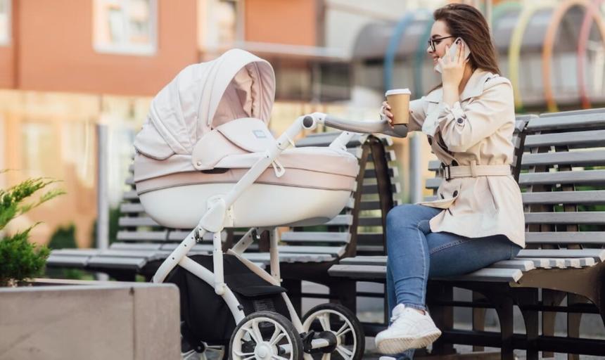 В подмосковном Королёве девушка умерла на улице с ребёнком на руках