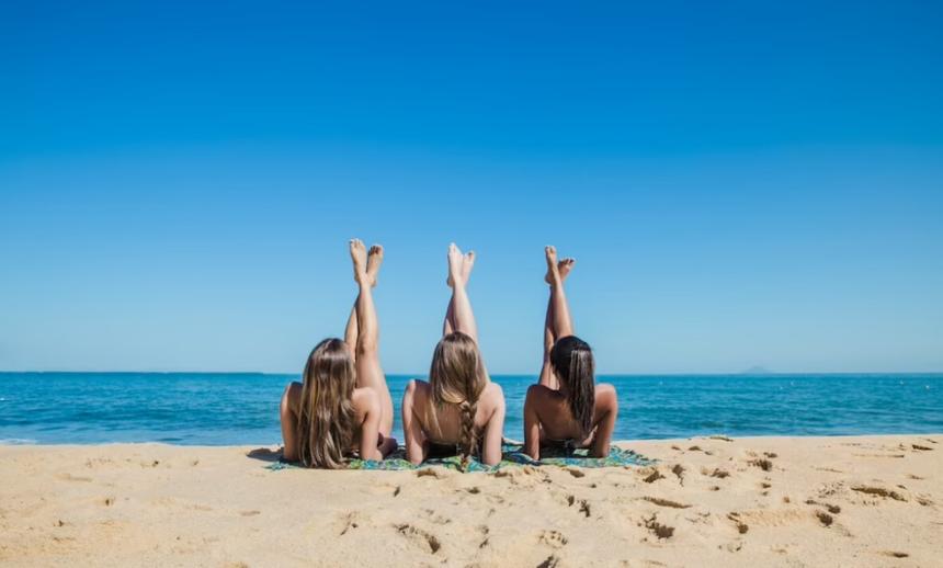 «Свобода тела»: феминистки Берлина добились права посещать городские бассейны топлес