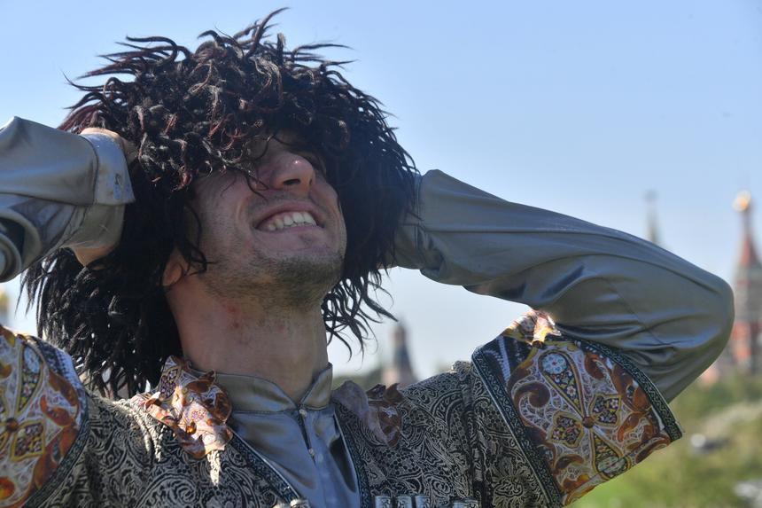 Ученые объяснили, почему при знакомстве надо обращать внимание на длину мужских пальцев