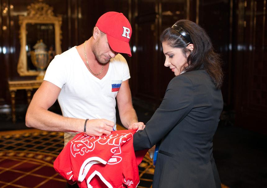 Мать Романа Костомарова ответила, будет ли фигурист перевезен в Германию на самом деле