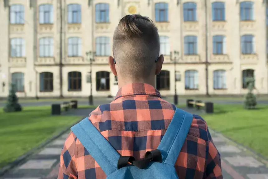 У студента энергетического техникума в руках взорвался рюкзак в Екатеринбурге