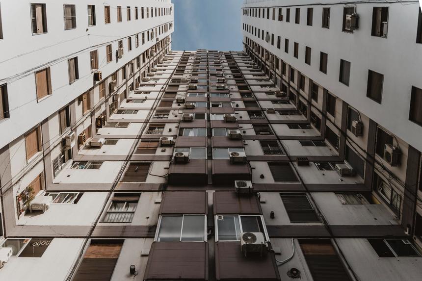 Сработали законы физики: врач объяснил, как выжил упавший с 19 этажа житель Воронежа