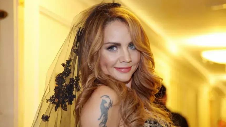 «Прошу отнестись с пониманием»: менеджер МакSим раскрыла правду о беременности певицы