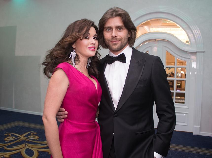 1.5 млн в день: муж тяжелобольной Анастасии Заворотнюк работает на износ ради ее лечения