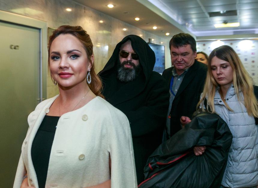 «Ковид послужил толчком заболевания»: директор МакSим высказалась о проблемах певицы