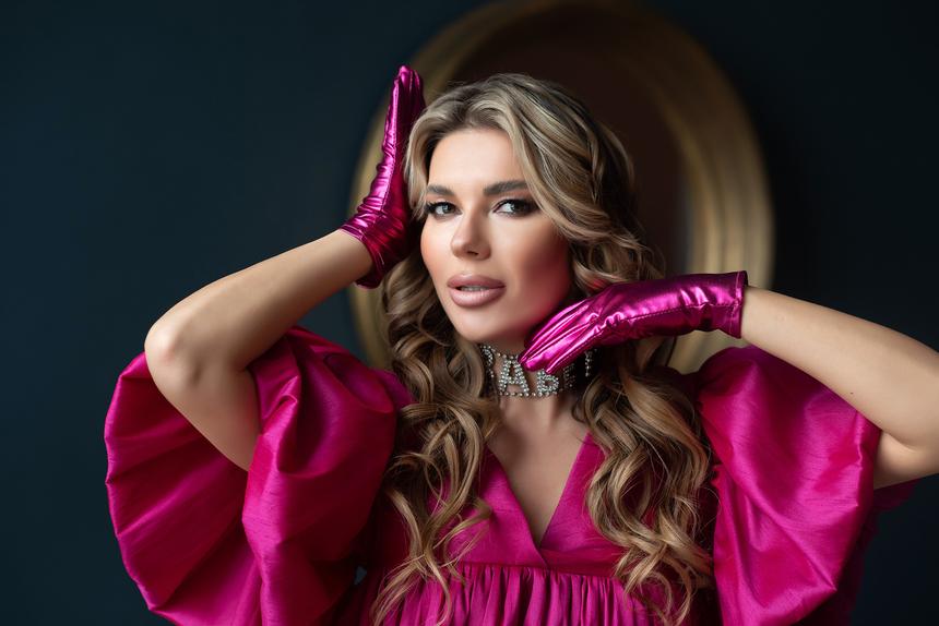 «Я единственная девушка-диджей, добившаяся таких высот»: Катя Гусева о карьере, свадьбе и пластике Киркорова