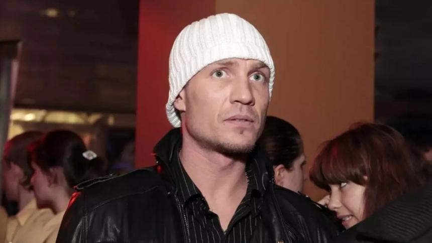 Романа Костомарова готовят к установке протезов: потребуются дополнительные операции