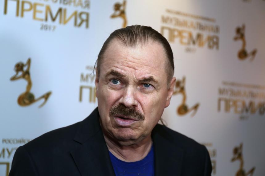 Жена ответила поклонникам, которые перепугались за 77-летнего Владимира Преснякова после серьезных операций