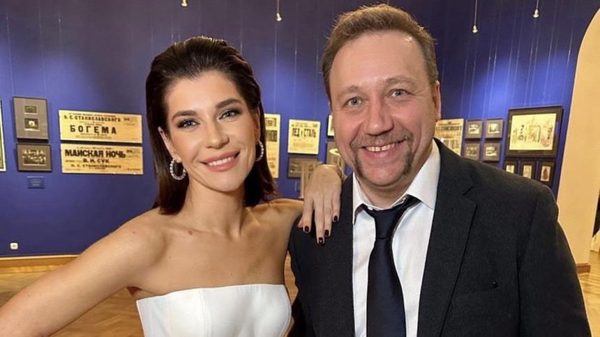 Коллеги отрицают, а Волкова отменяет спектакли: что известно о брате звезды, обвиняемом в убийстве