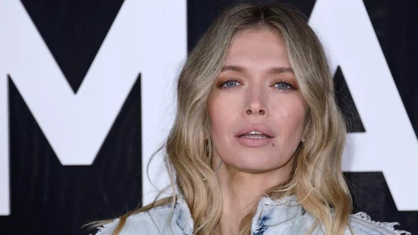 «Хочу извиниться. Это мой выбор»: переехавшая за границу Вера Брежнева выступила с заявлением