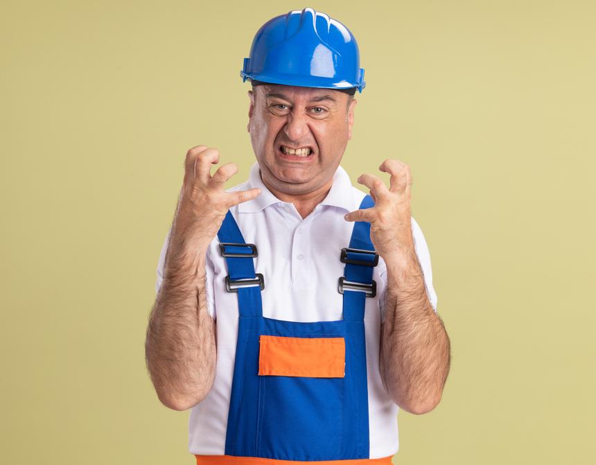 Вместо починки крана травмпункт: сантехник избил клиентку за отказ оплачивать его услуги