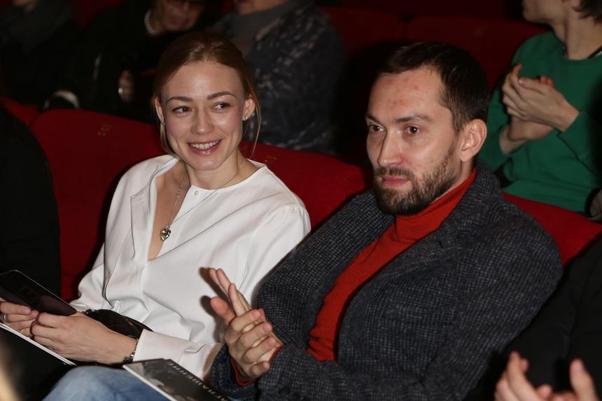 36-летняя актриса Оксана Акиньшина подала иск к супругу, но не о разводе