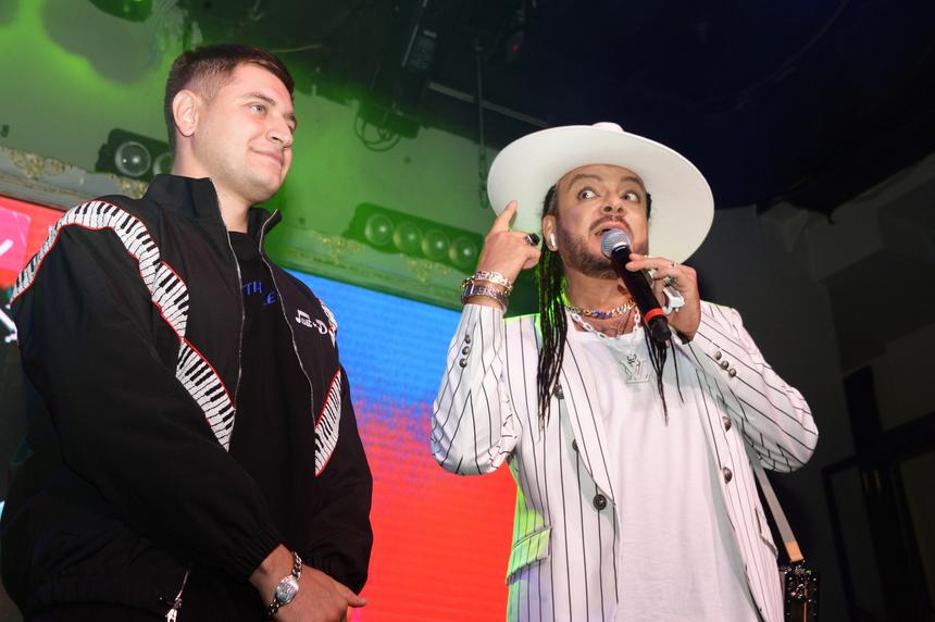 Игриво шлепнул журналиста по интимному месту: возбудят ли уголовное дело против Киркорова