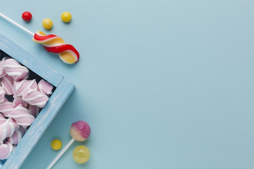 Угощают и платят: в Екатеринбурге замечены подозрительные женщины, заманивающие детей конфетами