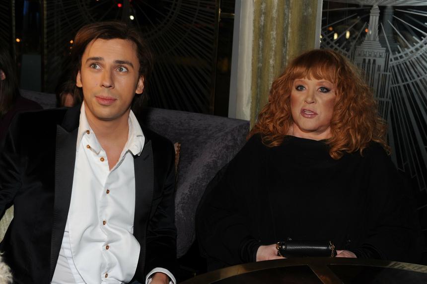 «Не очень хотела»: Алла Пугачева недовольна решением превратить ее особняк в «похоронный замок»