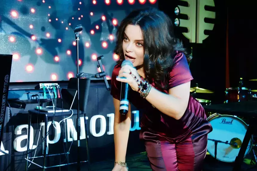 Оседлала молодого мужчину: Наташа Королева нашла замену Тарзану