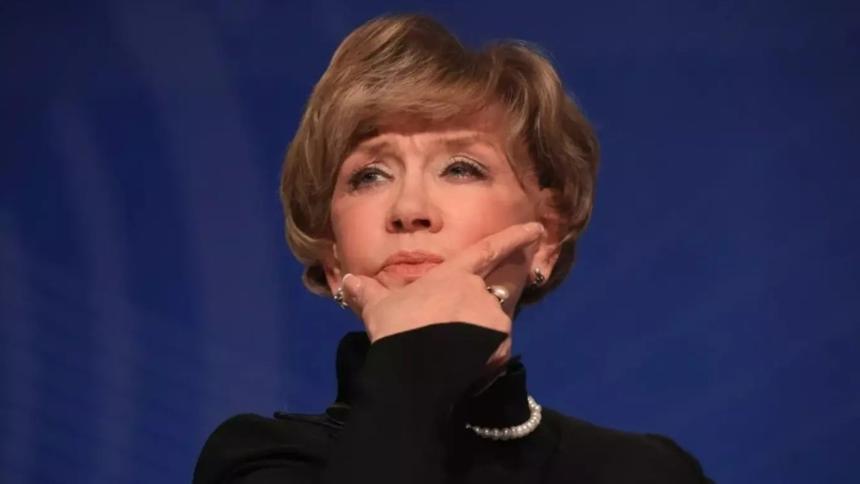 81-летняя Вера Алентова появилась на открытии памятника Гаркалину и ужаснула фанатов внешностью