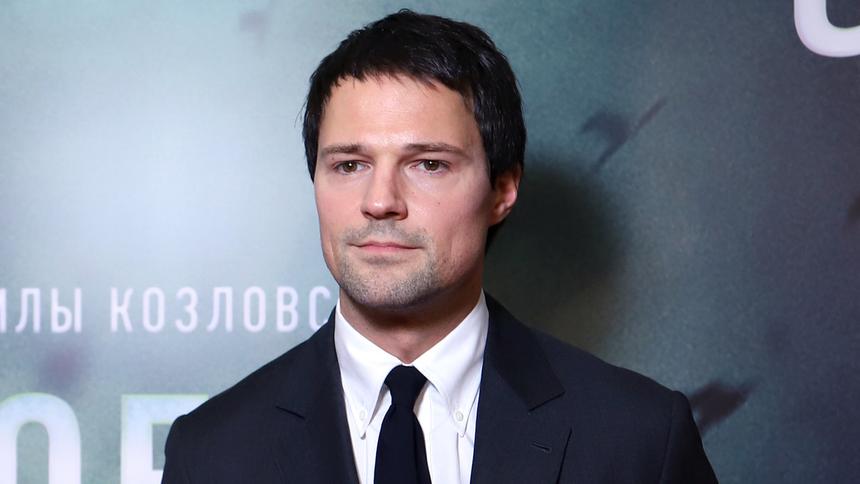 Лишенный работы Данила Козловский покинул Россию после скандала с общественником Бородиным