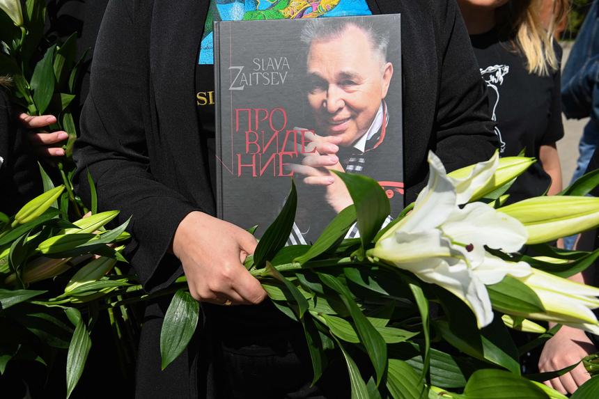 Надежда Бабкина будет добиваться, чтобы Вячеслава Зайцева перезахоронили после памятных дат