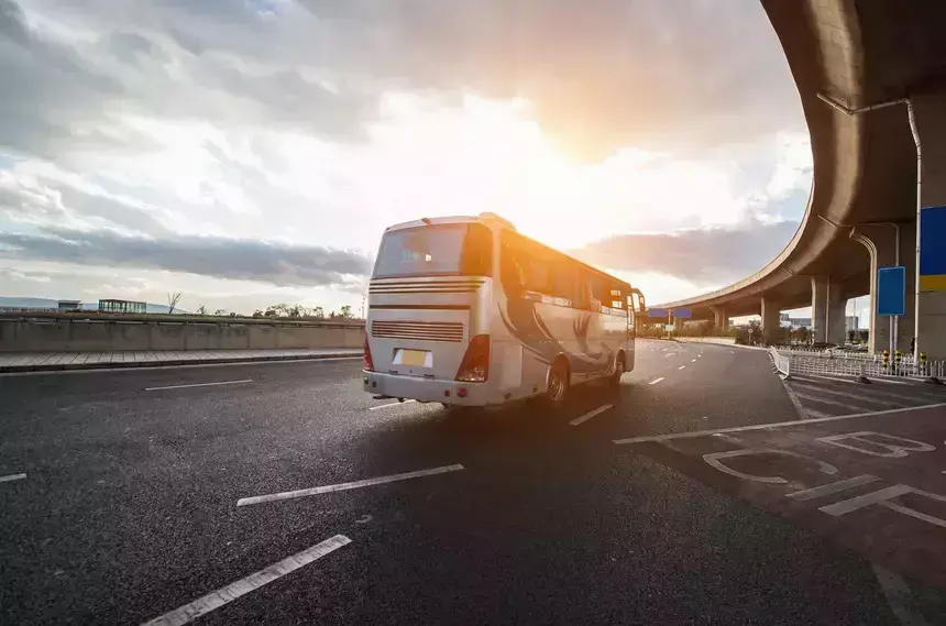 «Задавил бы всех»: автобус переехал 27-летнюю беременную девушку на пешеходном переходе