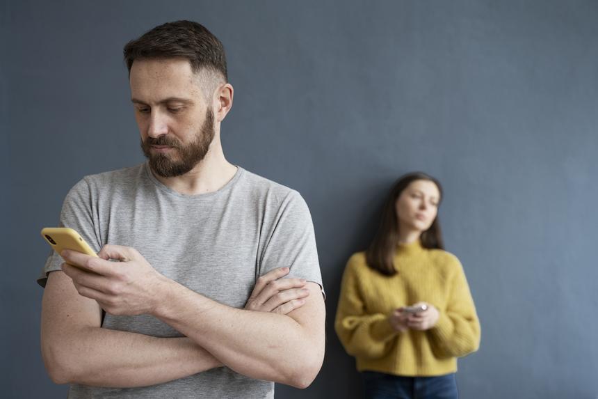 Москвич вел интимную переписку с женщиной, а после оказался на ноже у ее мужа