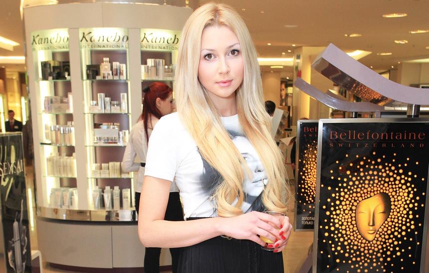 «Это было для меня настоящей трагедией»: дочь Заворотнюк рассказала о насилии в детстве