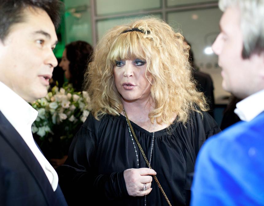 «Если не уедет, то придется жаловаться»: Алла Пугачева остановилась на ночевку в замке незаконно