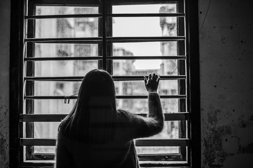 В ХМАО 15-летняя девочка покончила с собой, поверив в розыгрыш со смертью своего парня