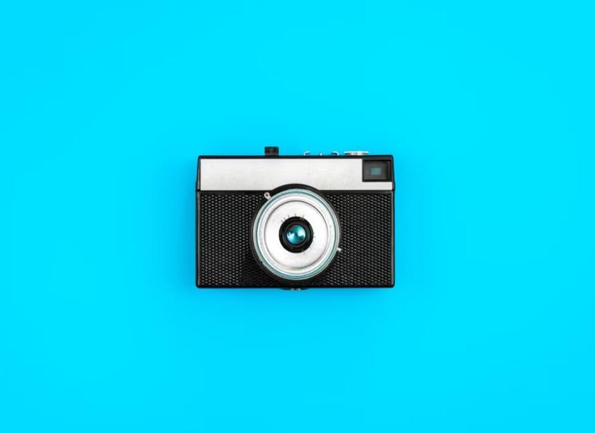 Друг по переписке вымогает у жительницы Ленобласти 800 евро за интимные фото