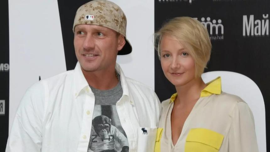 Супруга Романа Костомарова Оксана Домнина раскрыла правду о его переводе за границу