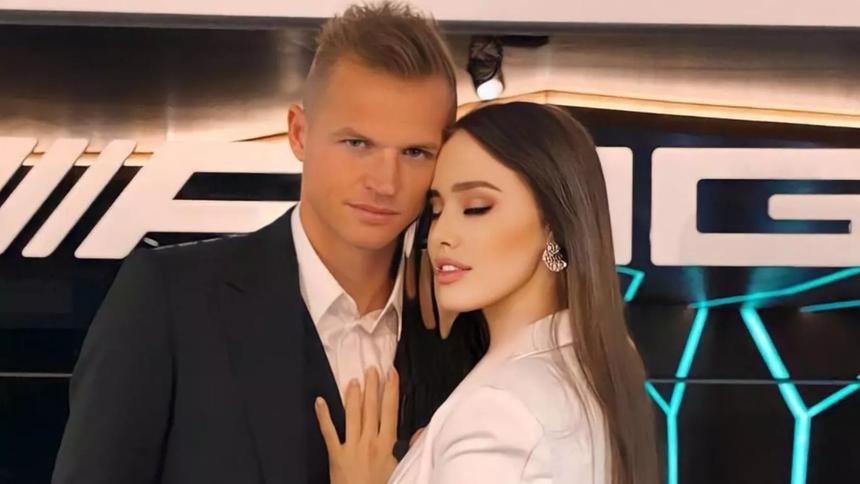 «Нужна будет помощь»: увеличившая грудь Анастасия Костенко нарушила рекомендации врача