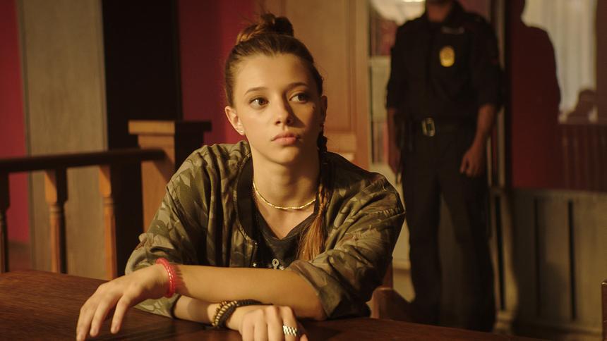 Звезда сериала «И снова здравствуйте!» Полина Гухман объяснила, почему выбирает проекты о 90-х