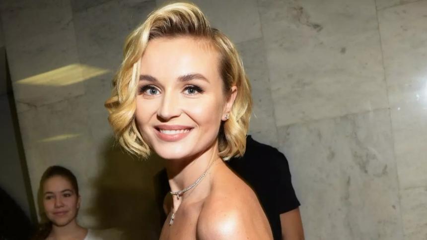 Полина Гагарина ответила на критику своей фигуры и призналась, что является доской