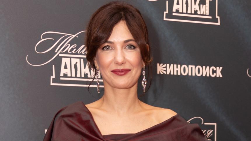 Многодетная мать Екатерина Климова в обтягивающих лосинах похвасталась невероятной растяжкой