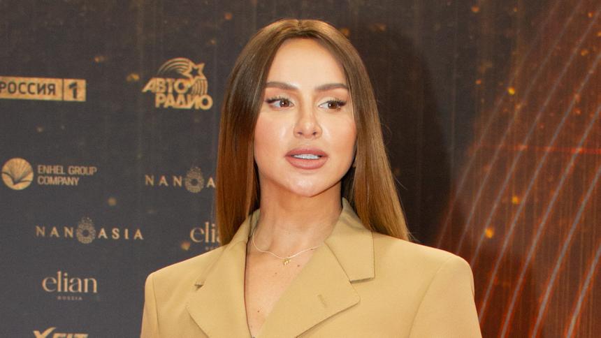 32-летняя Анна Asti показала округлившийся живот и спровоцировала разговоры о беременности