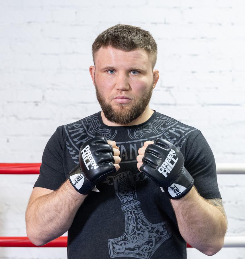 «Бои — такое дело: либо ты, либо тебя»: откровенный разговор о самом жестоком виде спорта