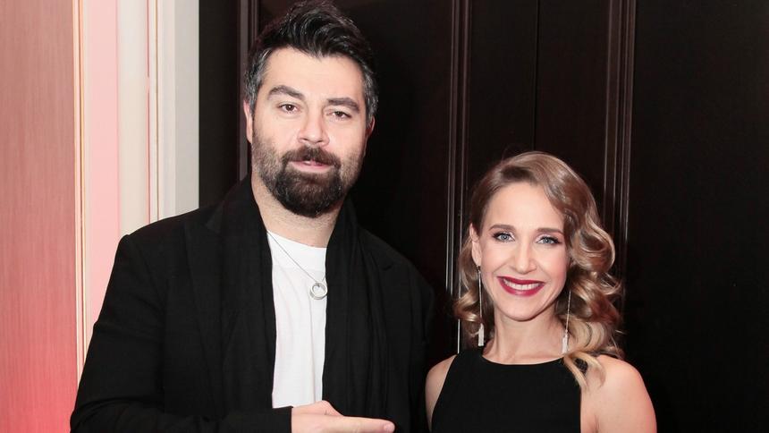 «Животик полон четырех детишек»: Чумаков поделился подробностями беременности Ковальчук