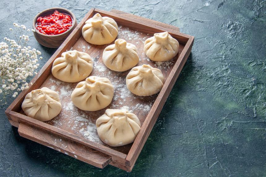 Удивил судмедэкспертов: 37-летний мужчина умер после того, как съел три килограмма мантов