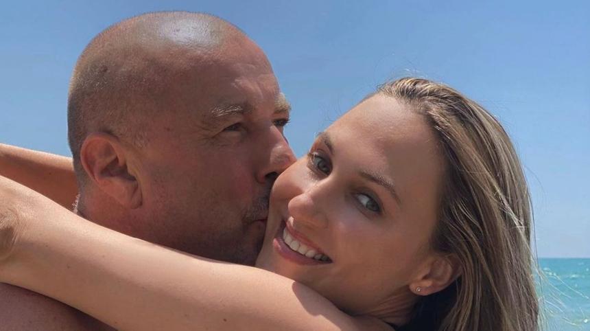 Молодая жена Жулина объявила о переезде в жаркую страну